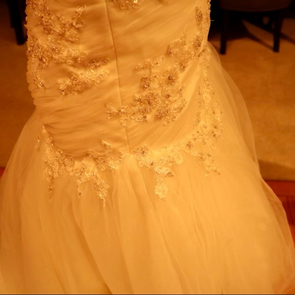 White Angelique mermaid style Wedding dress - Picture 6 of 7